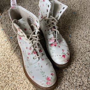 Doc Marten Floral boots W9